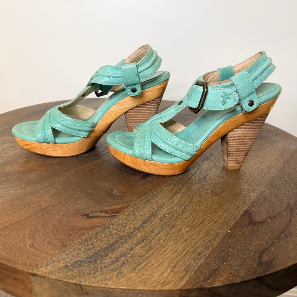 Frye Sage Trapunto Sandals